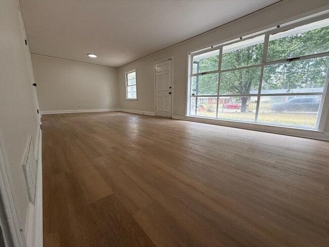 Photo - 3979 Thomas Ave