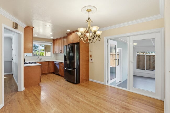 Photo - 933 Barstow Ct