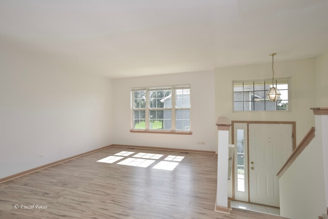 Photo - 923 Emerald Dr