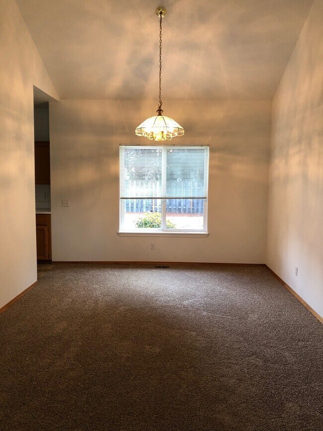 Photo - 20290 SW Midline St