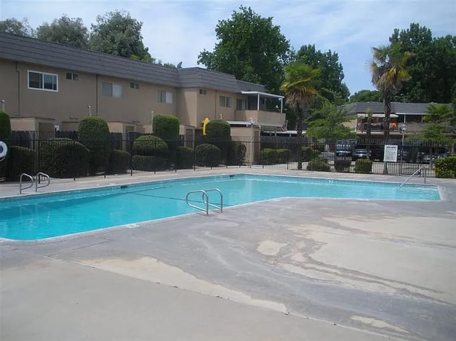 Photo - 5118 E Ashlan Ave Unit 116