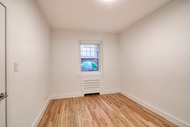 Photo - 4930 Chem. Queen Mary Unité 6