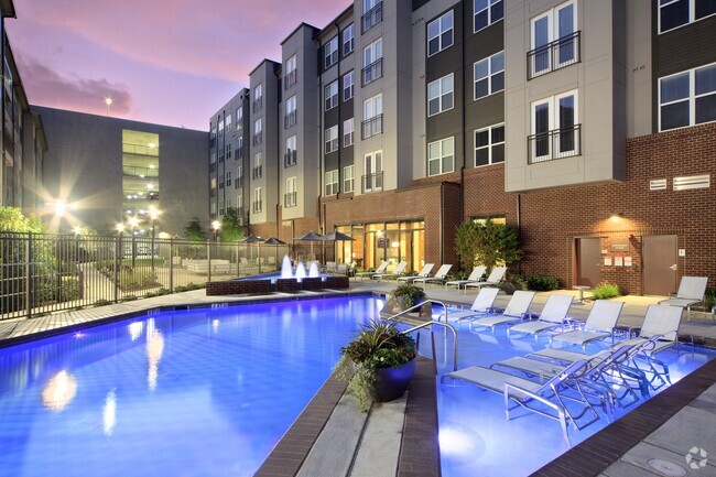 Resort Style Pool - ICON at Dulles Rental