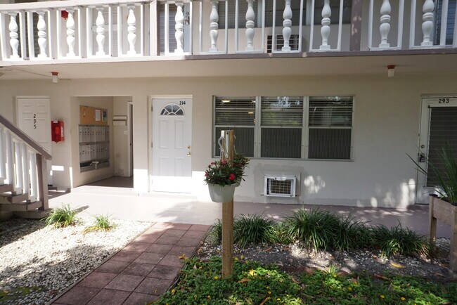 Photo - 294 Chatham O