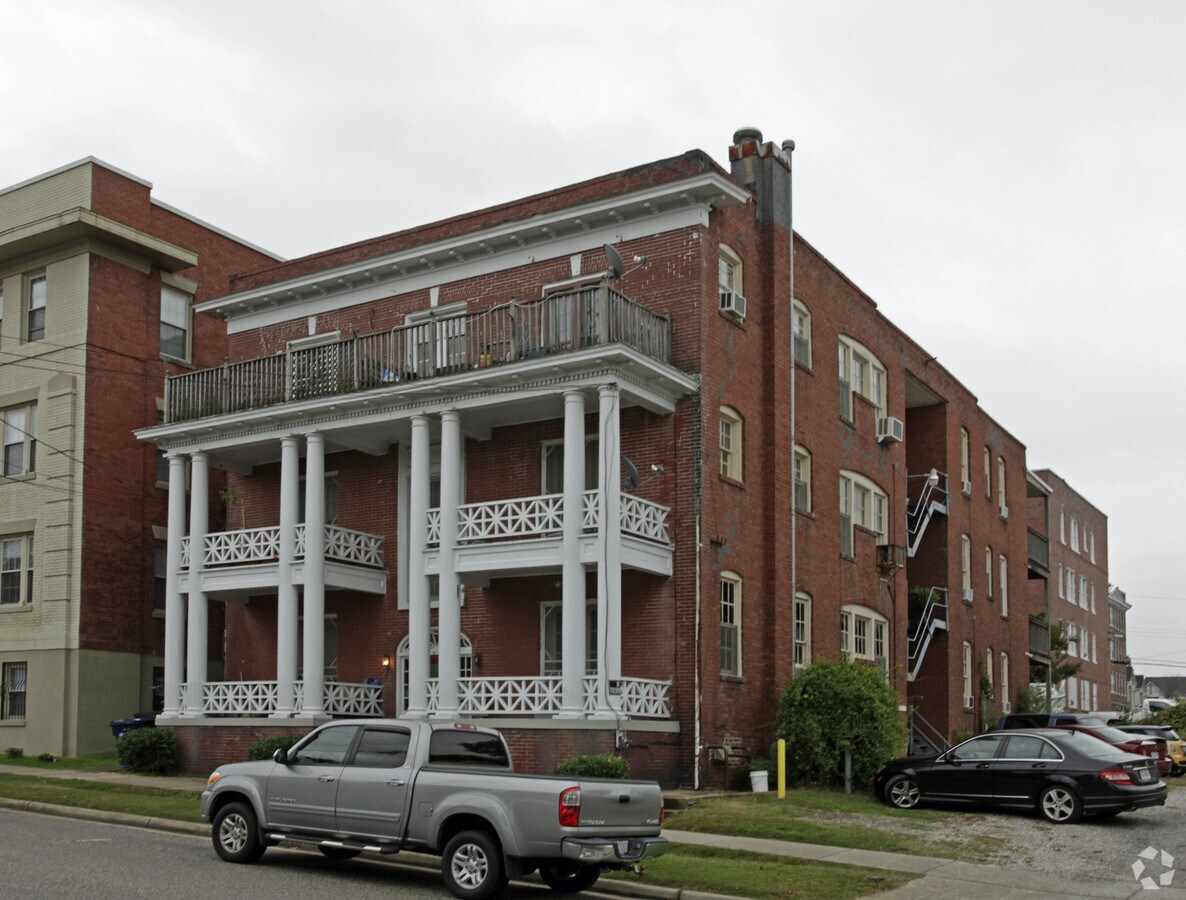 Photo - 96 31st St Apartments