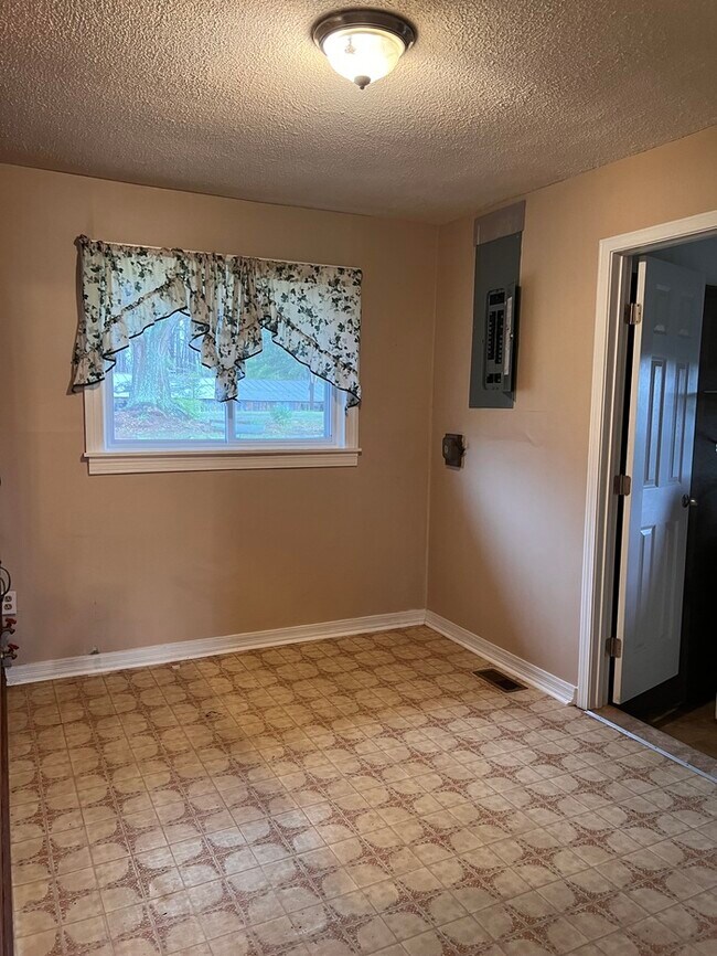 Photo - Cute 2 bed/ 1 Bath! Available now!