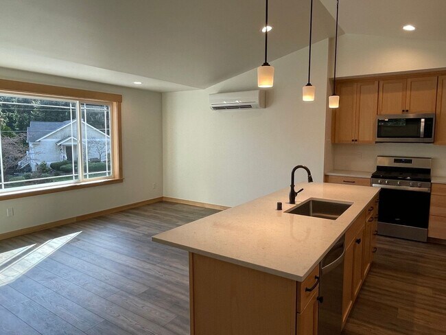 Photo - Lovely Pet Friendly Home at Honeymoon Lake!