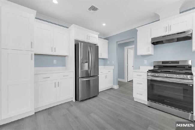 Photo - Renovated Modern 2 Bedroom -  No Fee Unit 2