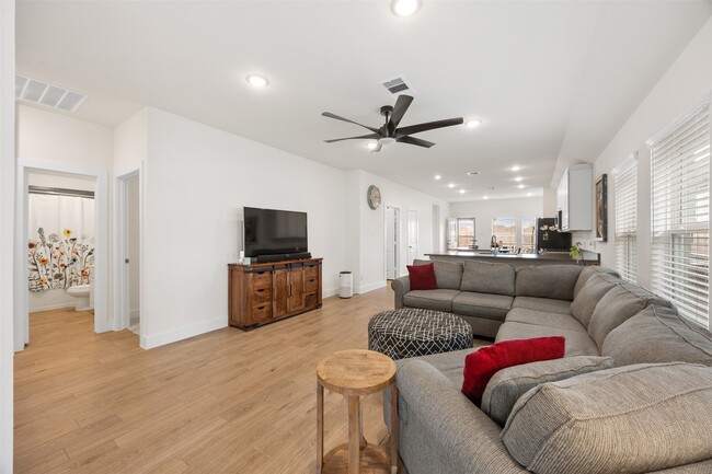 Photo - 19375 Poppy Vlg Cir