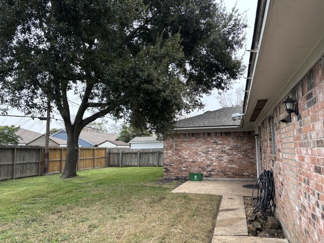 Nice back yard - 7034 Drowsy Pine Dr Casa