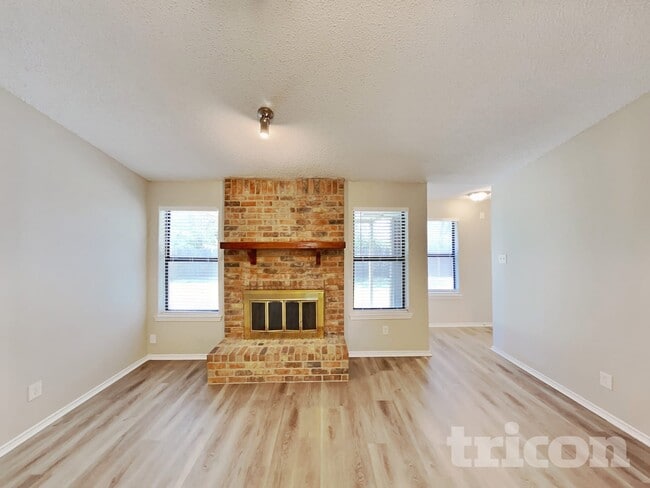 Photo - 1844 Hunting Green Dr