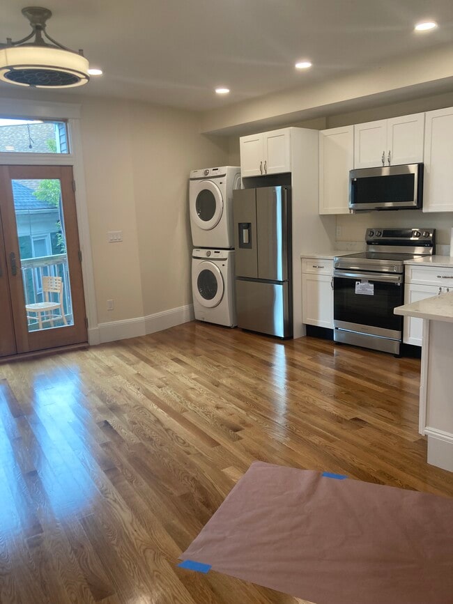 Building Photo - 142 Calumet St Rental