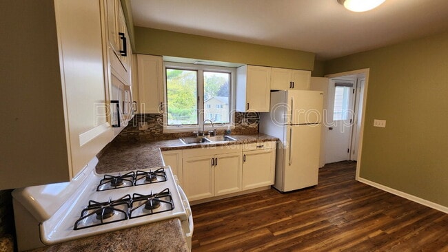 Photo - 410 Monroe St