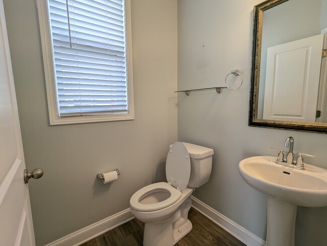 Photo - 2 Planters Pl