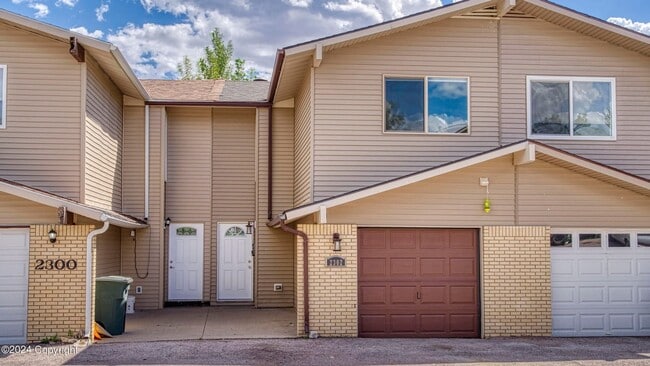 Building Photo - 3 Bedrooms, 2.5 Bathrooms, 1 Car Garage To... Rental