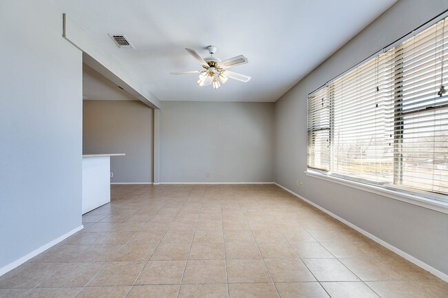 Building Photo - 1429 Austin St Unit Austin 1429 Rental