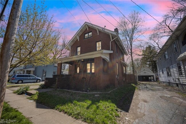 Photo - 256 E York St House