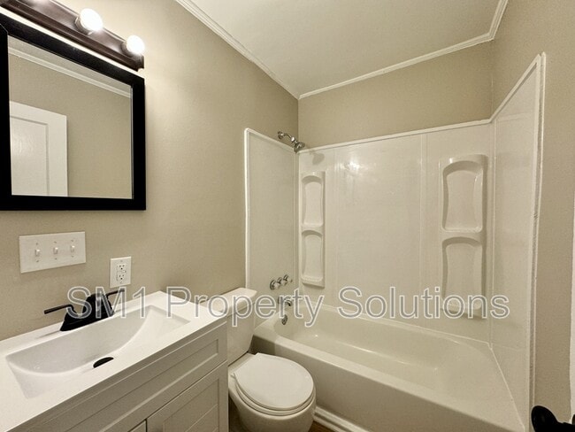 Photo - 1020 Nancy Ln SE
