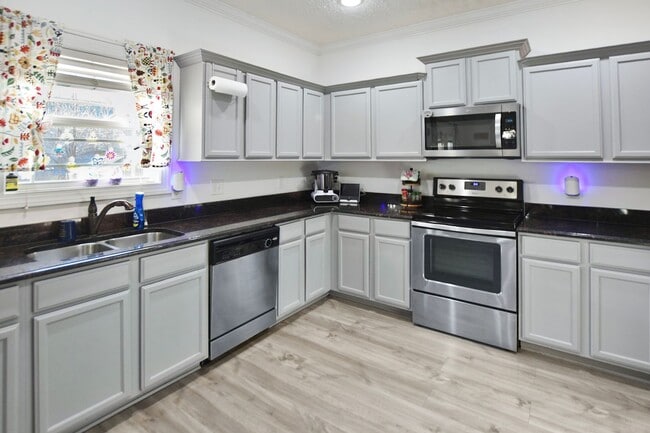 Photo - Pet Friendly Three Bedroom with Bonus!