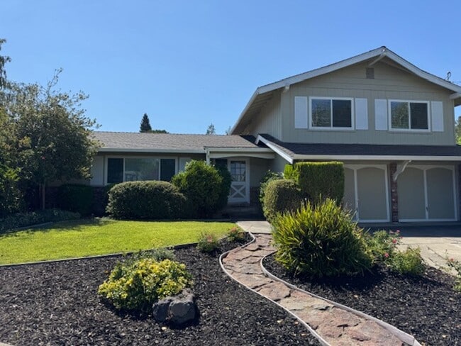 Building Photo - 4 bedroom Moraga home is now available for...