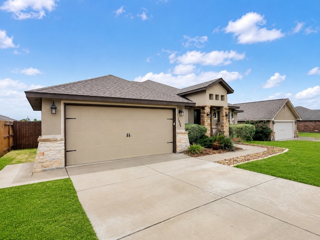 Photo - GORGEOUS 4 BEDROOM CUSTOM HOME FOR LEASE W/ TONS OF UPGRADES IN NEW BRAUNFELS, TX