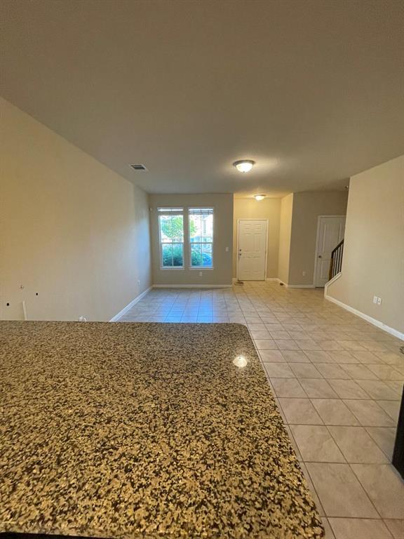 Photo - 404 Crater Lake Dr