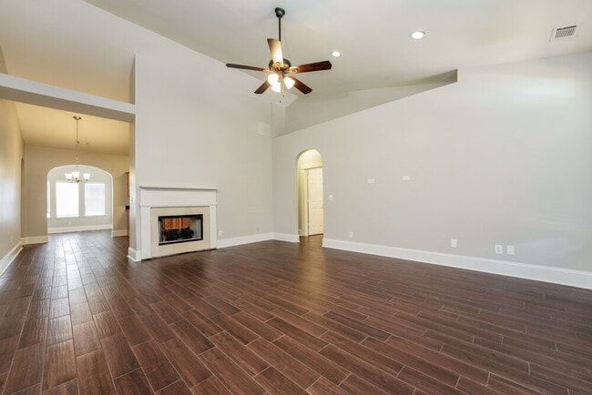 Photo - 605 Brookwater Dr