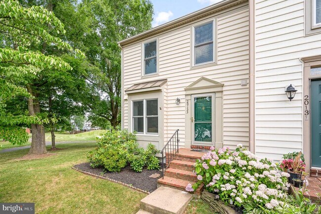 Photo - 20133 Crew Square