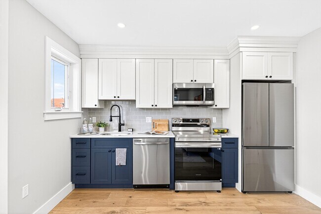 Building Photo - 584 Cambridge St Unit 2