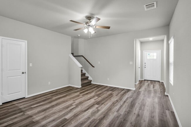 Photo - 4443 Red Haven Dr