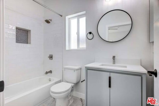 Photo - 624 W 83rd St Unit 626 1/4