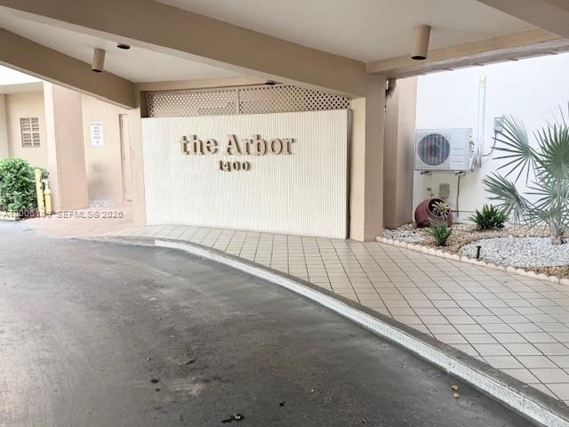 Building Photo - 1400 St Charles Pl Unit 314