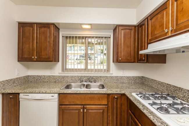 2 BR, 1 BA - 825 SF