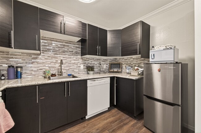 Photo - 3934 W Alabama St Unit 4