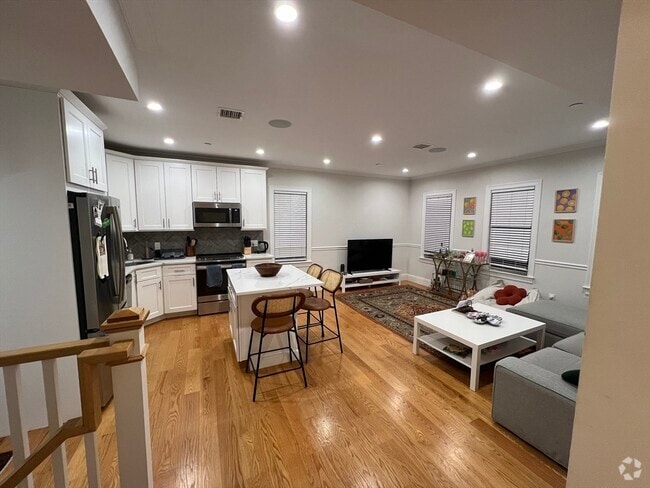 Building Photo - 276 Athens St Unit PH Rental