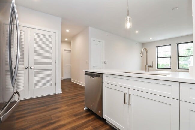 Building Photo - 110 Market St Unit 201