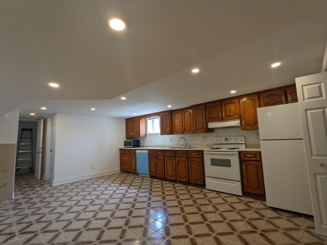 Photo - 901 Ossington Av Unit Basement