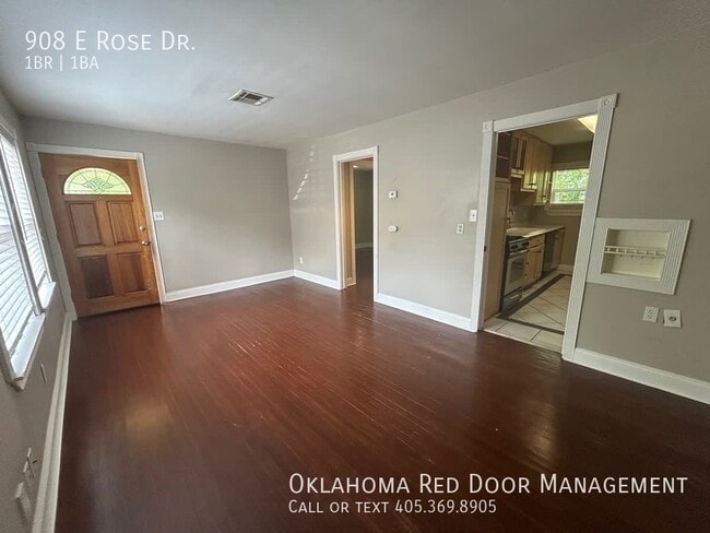 Photo - 908 E Rose Dr
