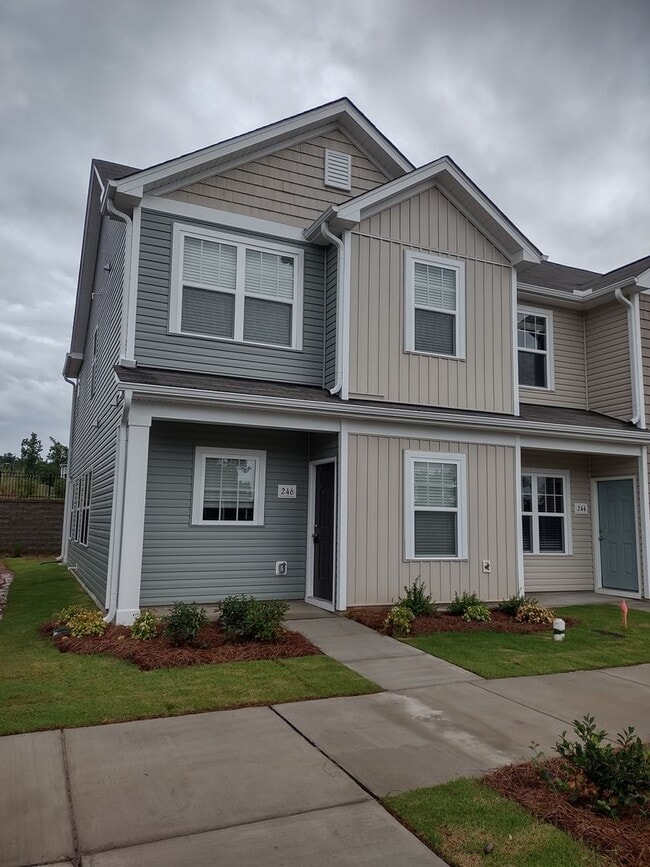 Building Photo - BRAND-NEW Townhome Located in Sanford- Minutes from Shopping, Dining, and Community Parks! Wont l...