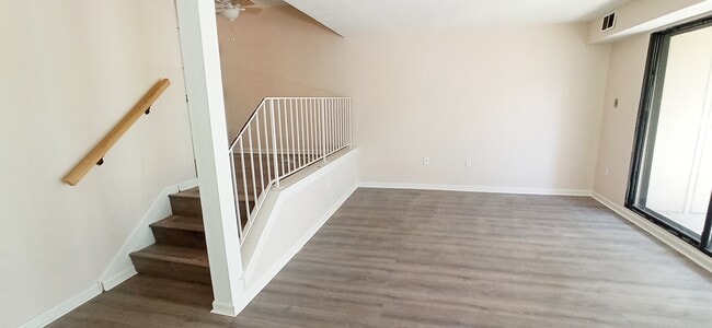 Living Room - 124 Roberts Ln Unit 101