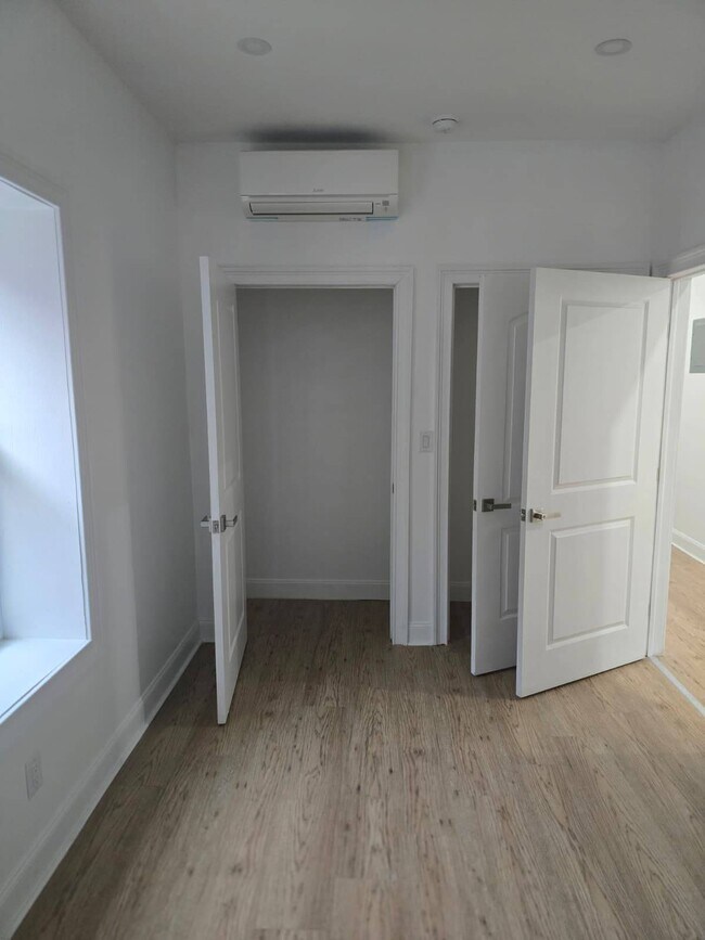 Photo - 2050 Strauss St