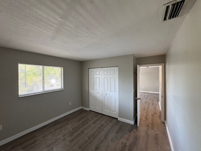 Photo - 927 33rd Ave W Unit 1