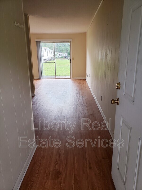 Photo - 989 Live Oak Dr