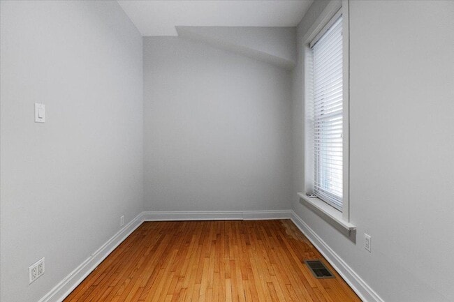 Photo - 3 bedroom in Chicago IL 60657 Unit 1