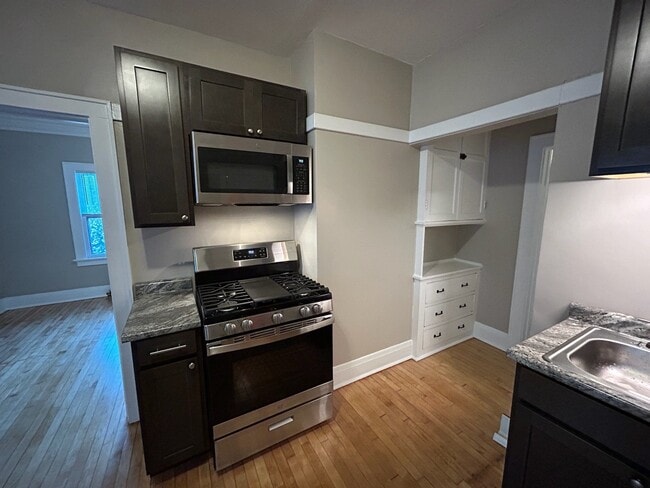 Building Photo - 1933 N Cambridge Ave