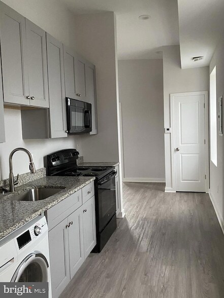 Photo - 933-35 Belmont Ave