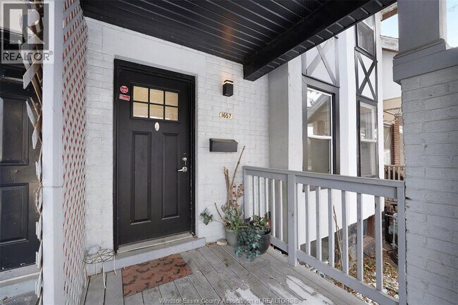 Photo - 1657 Martindale St