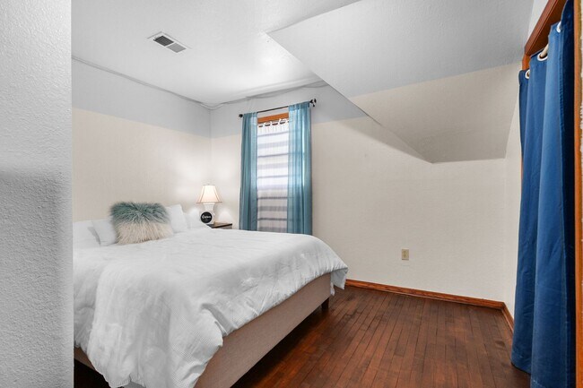 Photo - 1412 N Durkee St Unidad 1412 1/2 - Upper