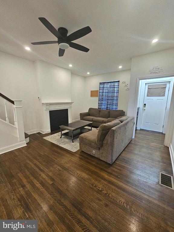 Photo - 150 E Pleasant St