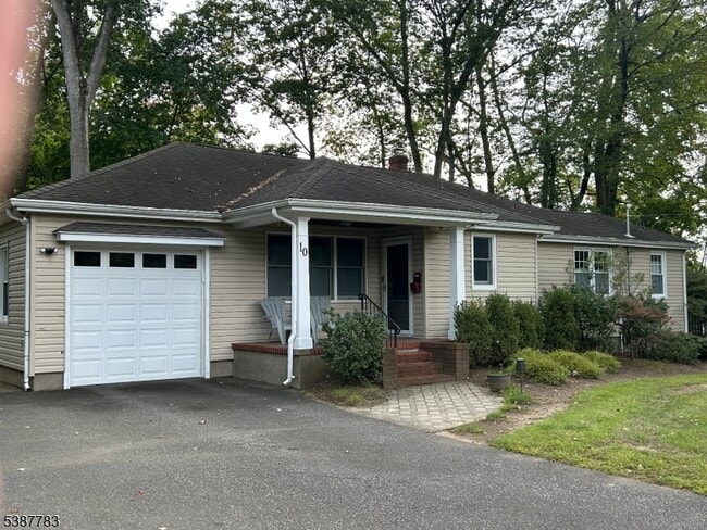 Photo - 10 Montvale Ave